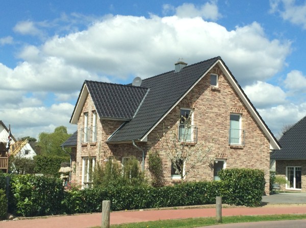 Einfamilienhaus mit Terrassengiebel Einfamilienhaus mit Terrassengiebel