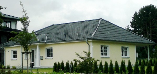 Bungalow mit WDVS - Fassade , und intergrierte + überdachter Terrasse Bungalow mit WDVS - Fassade , und intergrierte + überdachter Terrasse